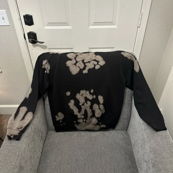 Looney Tunes Sweater - Picture 3 of 4